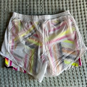 Girls Nike All Over Print Tempo Icom Shorts Size L(12-14)